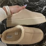 Old Navy  Women's Tan Slip-On Shoes Photo 0