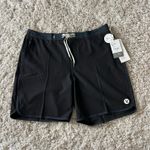 Vuori NWT Men’s  Board shorts Photo 0