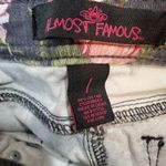 Almost Famous  Grey Skinny Jeans with Floral Print Size 1 Photo 5