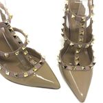Valentino Garavani Rockstud Pumps – Beige Patent Leather, Size 39 (US 9) Photo 11