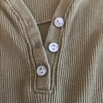 Bit & Bridle  Fitted Ribbed Henley Long Sleeve TShirt Green Size Medium Photo 4