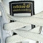 Adidas White & Black Retro Skateboarding Low-Top Leather Sneakers. SIZE 5 Photo 2