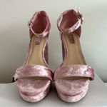 Forever 21 velvet pink heels. Photo 8