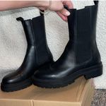 Steve Madden Chelsea Boots Photo 2