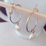 Gold hoops + pearl Photo 6