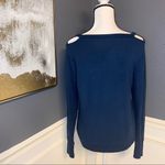 Athleta  cold shoulder long sleeve shirt Photo 4