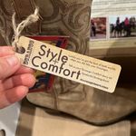 Durango  crush cowboy boots size 6.  Brand new in box with tags. Beautiful detail Photo 6