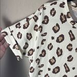 Wonderly  NWT leopard print cream brown rounded hem t shirt top Photo 1