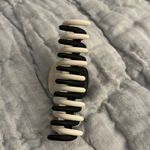 Black And White Claw Clips Multiple Photo 3