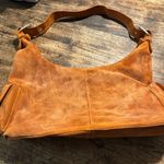 XOXO Orange suede shoulder bag with an organic rustic look Photo 1