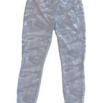Spyder Women’s leggings - gray camo - size Large. Great condition! Soft Photo 2