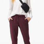 Lululemon  On the Fly Jogger *Woven
Cassis Size 4‎ Photo 0