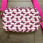 Hello Kitty  Pink Bow Crossbody Cosmetic Vinyl Travel‎ Bag Photo 4