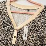 NWT Boutique Leopard v neck long sleeve shirt size Medium Brown Photo 3