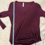 Athleta  Burgundy Long Sleeve V Neck Henley Sleep Top Womens Size Large Photo 5