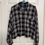 Forever 21 Cropped Black And White Flannel Shirt Photo 0