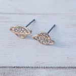 Stud Earrings Photo 1