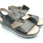 Amalfi by Rangoni Womens Sandals Pillow Feet Embossed Leather Wedge Silver 7.5 Photo 0