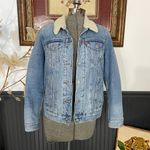 Levi's  Premium Ex-Boyfriend Sherpa Trucker Denim Jacket - Sz Med 🧡🎀 Photo 2