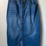 D. Jeans  denim skirt with tortoiseshell buttons in size 10. Photo 0