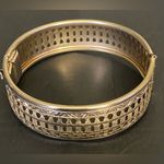 LOVELY VINTAGE 1950's WIDE GOLD TONE METAL OPEN CUT WORK DESIGN HINGED BRACELET Photo 1