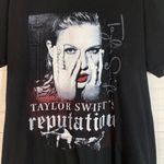 Taylor Swift REPUTATION STADIUM TOUR Medium BLACK TOUR CONCERT Tee Shirt T-Shirt double sided   Good condition   measurements   pit to pit 20"   length shoulder to hem 29" Photo 1