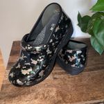 Dansko  XP 2.0 Camo Patent Leather Clogs Womens‎ Size 38/7.5 Waterproof Leather Photo 1