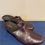 Clarks  8 M Women Brown Leather Button‎ Accent Clogs Mules Slip On Slides 8 M Photo 2