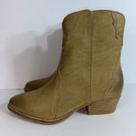 Beast Fashion  taupe Classic Western Boots size 7.5 Photo 0