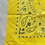 yellow patterned bandana Photo 1