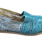 Toms Shoes Women 6.5 Blue Ivory Dip Dyed Ombre Crochet Baltic Slip On Flats Photo 0