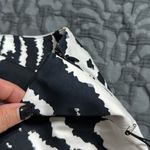 EXPRESS  design studio women’s size 2 black and white floral design mini skirt Photo 3