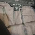 Athleta  camo farallón jogger size 6 Photo 10