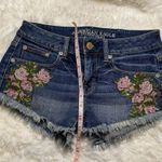 American Eagle  Outfitters Embroidered Floral Denim Shorts Size 0 Photo 3