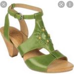 Naya Timpas Green Leather Beaded T Photo 2