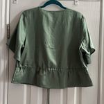 Levi's Women's Lindy Short Sleeve Blouse Green Medium NWT Casual Peplum Hem Photo 6
