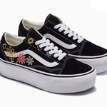 Vans Old Skool Stackform Embroidery
Black / True White Women 8.5 US Photo 0