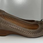 Clarks Artisan Ryla Castle Perforated Leather Wedge Pumps Women’s 10 Stone Photo 2