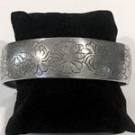 KIRK STIEFF Vintage Pewter Aster Engraved Cuff Photo 7