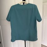 FIGS  Catarina One-Pocket Scrub Top Teal V-Neck Women's Short Sleeve Photo 3