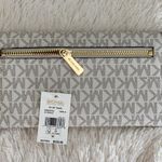 Michael Kors Purse and Wallet Photo 8