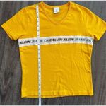 Calvin Klein Jeans Semi-Crop Yellow V-Neck Top Size M Women’s Yellow Logo Photo 9