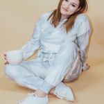 En Crême Sunday mornings light sweatshirt top Photo 3