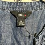 Intro. Women’s denim/Chambrey blouse with a V Photo 3