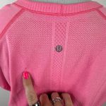 Lululemon Women's Pink Short Sleeve Swiftly Shirt Size 10 Photo 3