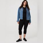 Torrid  Classic Black Capri Pocket Legging - size 1 Photo 4