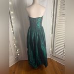 Vintage Emerald Green Sleeveless Sweetheart Prom Gown Photo 2
