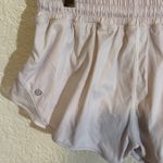 Lululemon Hotty Hot HR Shorts 2.5" Size 6 Light Lavender Athletic Gym Photo 3