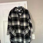 Evereve  Plaid Black White Fleece Shacket Long Coat Fall Autumn Photo 5