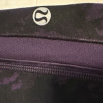 Lululemon  Black Purple Capri leggings Size 4‎ Photo 3